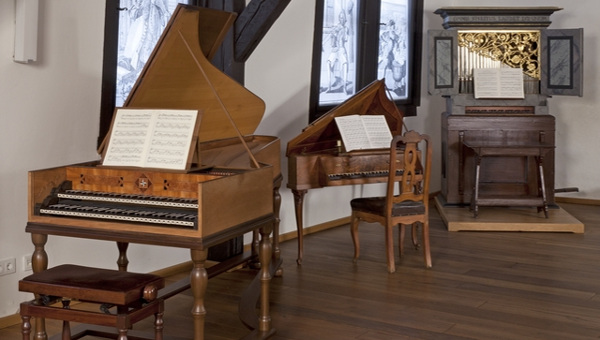 Jede Stunde findet im Instrumentensaal ein kleines Konzert statt.