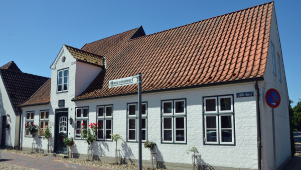 Brahmshaus Heide, Seitenansicht, Foto: Guballa